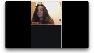 Omegle κορίτσι δείχνει τα μεγάλα βυζιά της